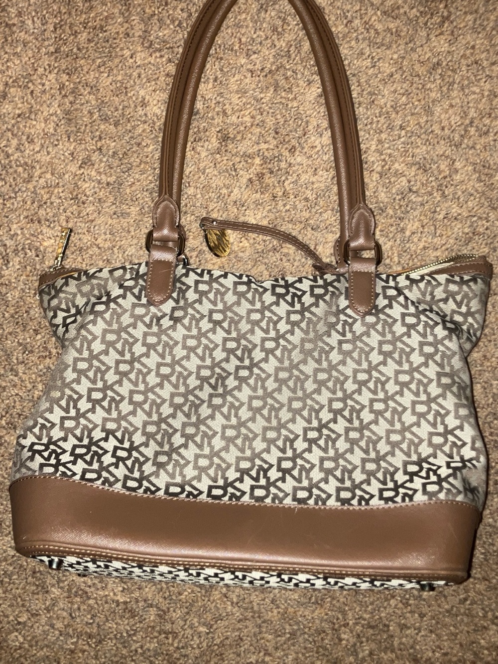DKNY nwot purse shoulder strap 9” x12”x 6”, tan & brown